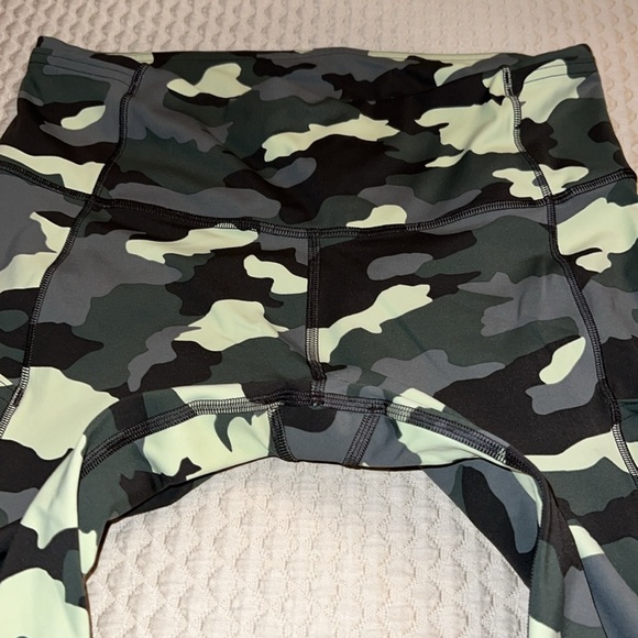 Lululemon Fast Free HR Crop 23 Green Camo Leggings Sz 8 Pockets Athletic - Picture 4 of 5